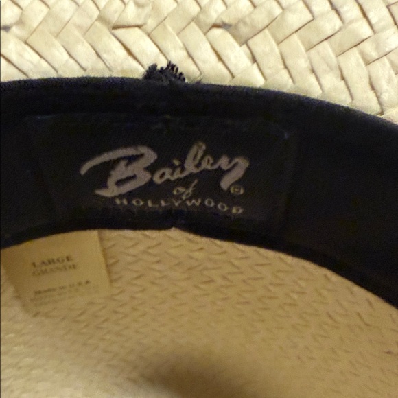 Bailey’s of Hollywood Beige Straw Fedora Hat with Black Band - Picture 5 of 6